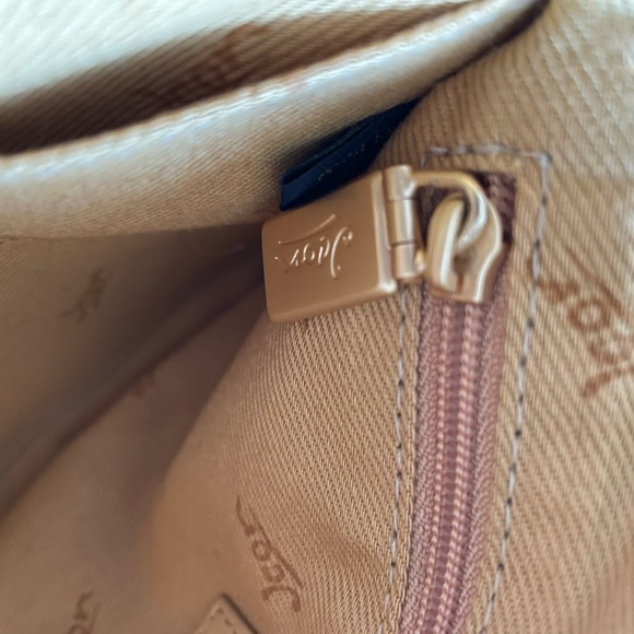 Beautiful soft leather wristlet with magnet front pockets. - Picture 4 of 4